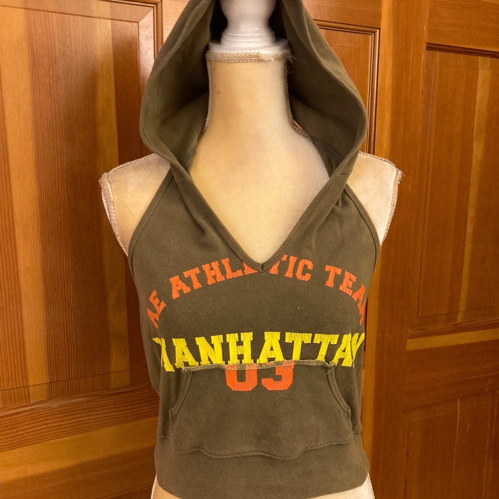 Vintage Manhattan Women’s Crop Top Hoodie. Size Small